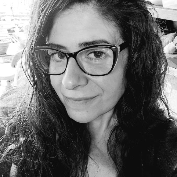 Meet your Posher, Deana - Picture 2 of 2